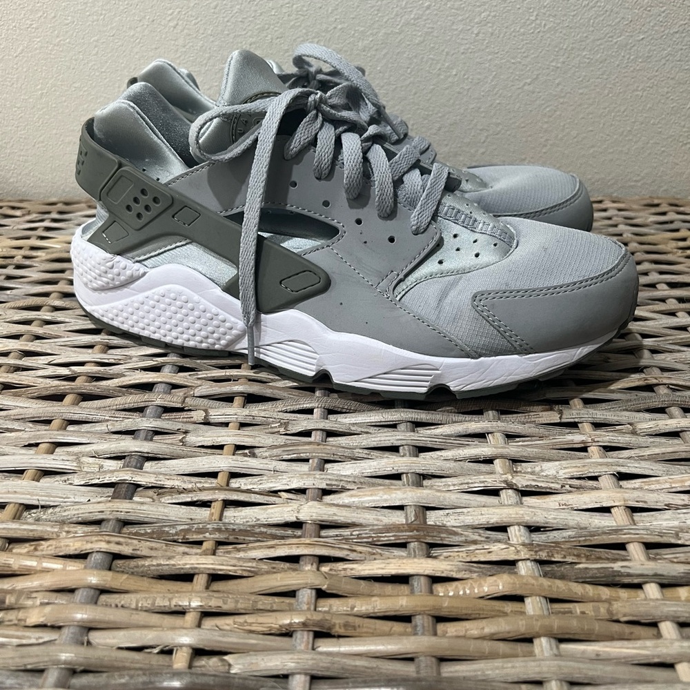 Nike Men's Gray and White Sneakers